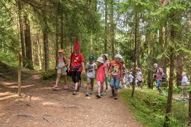 bambini nel bosco poslen