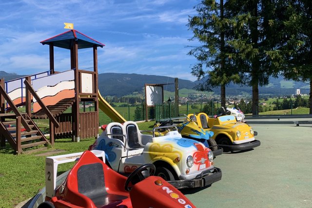 macchinette per bambini del parco giochi